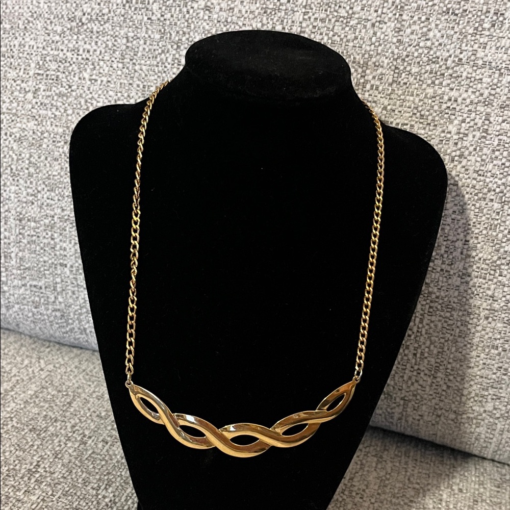 Sarah‎ Coventry Fashion Braids Gold Tone Infinity Necklace